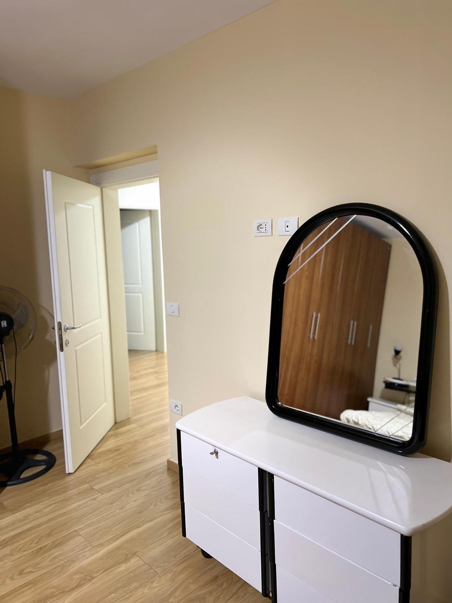 Skanderbeg Square Apartment Тирана Екстериор снимка